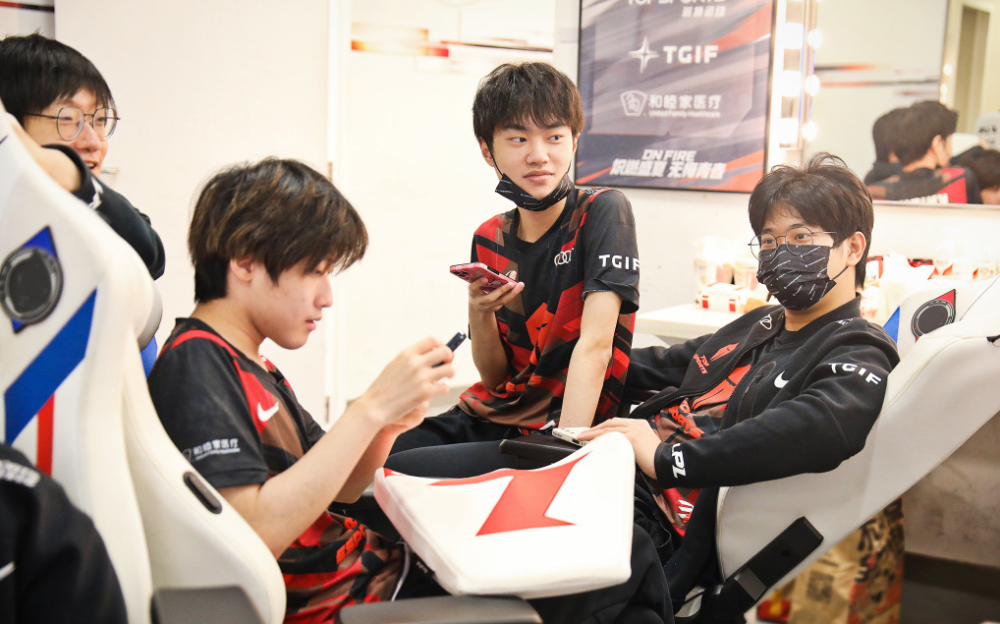 JackeyLove在老鹰比赛中重返赛场，刷新纪录引发热议！kaiyun体育